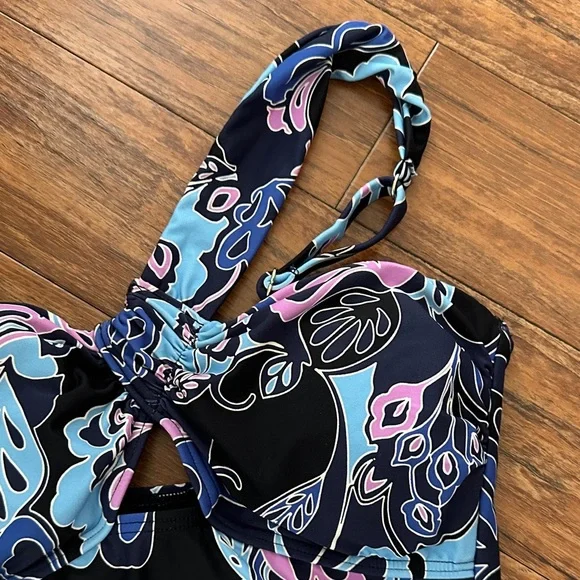 Loft Beach Floral Asymmetrical Bandeau Swimsuit - Picture 5 of 11